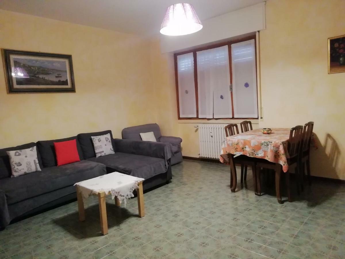 Rosso Tirano Apartment Luaran gambar
