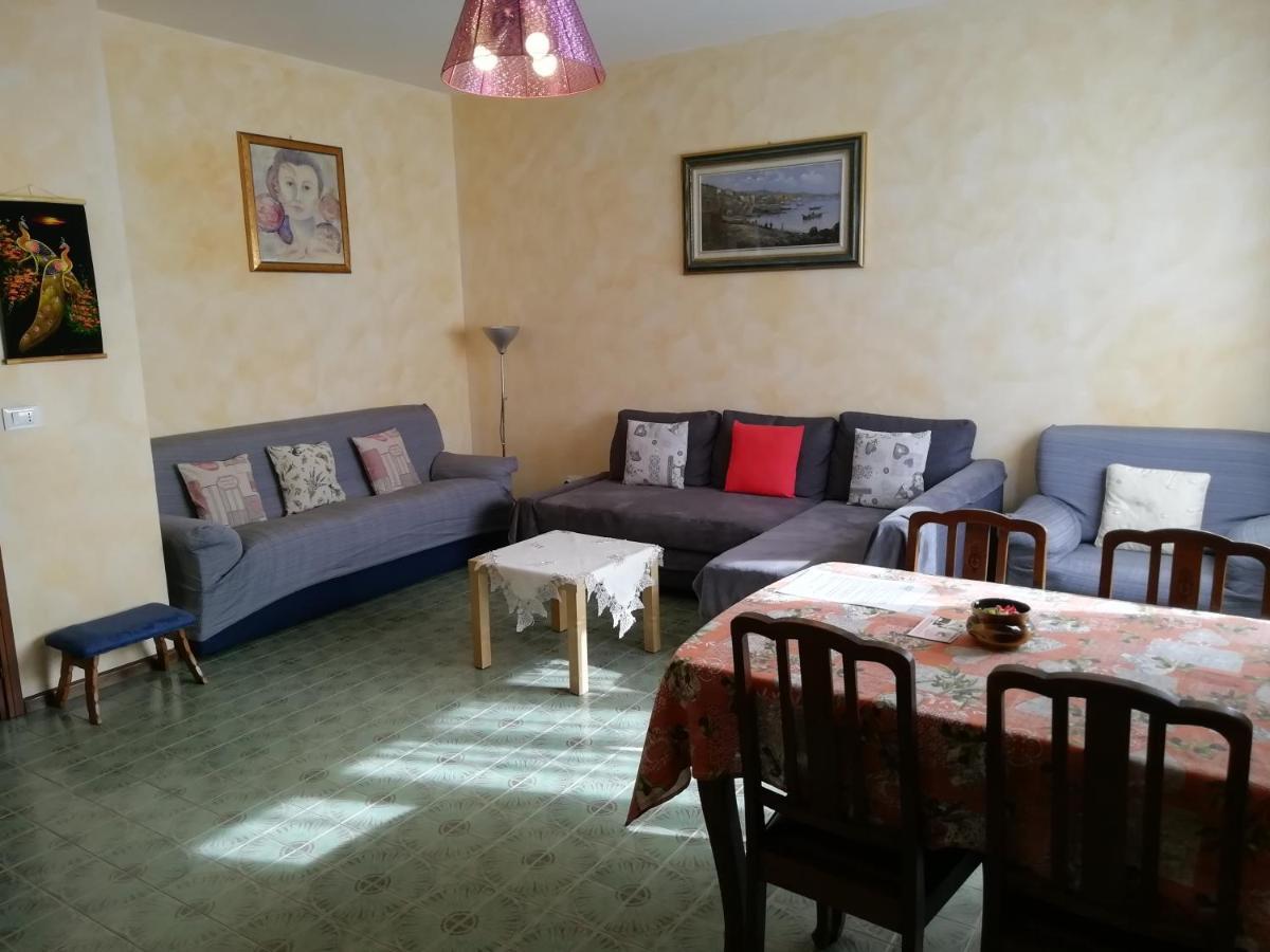 Rosso Tirano Apartment Luaran gambar